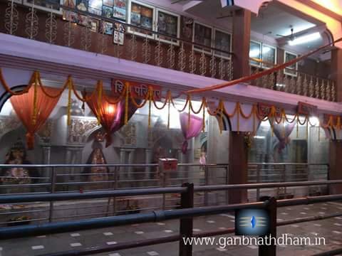 मंदिर प्रांगण 1