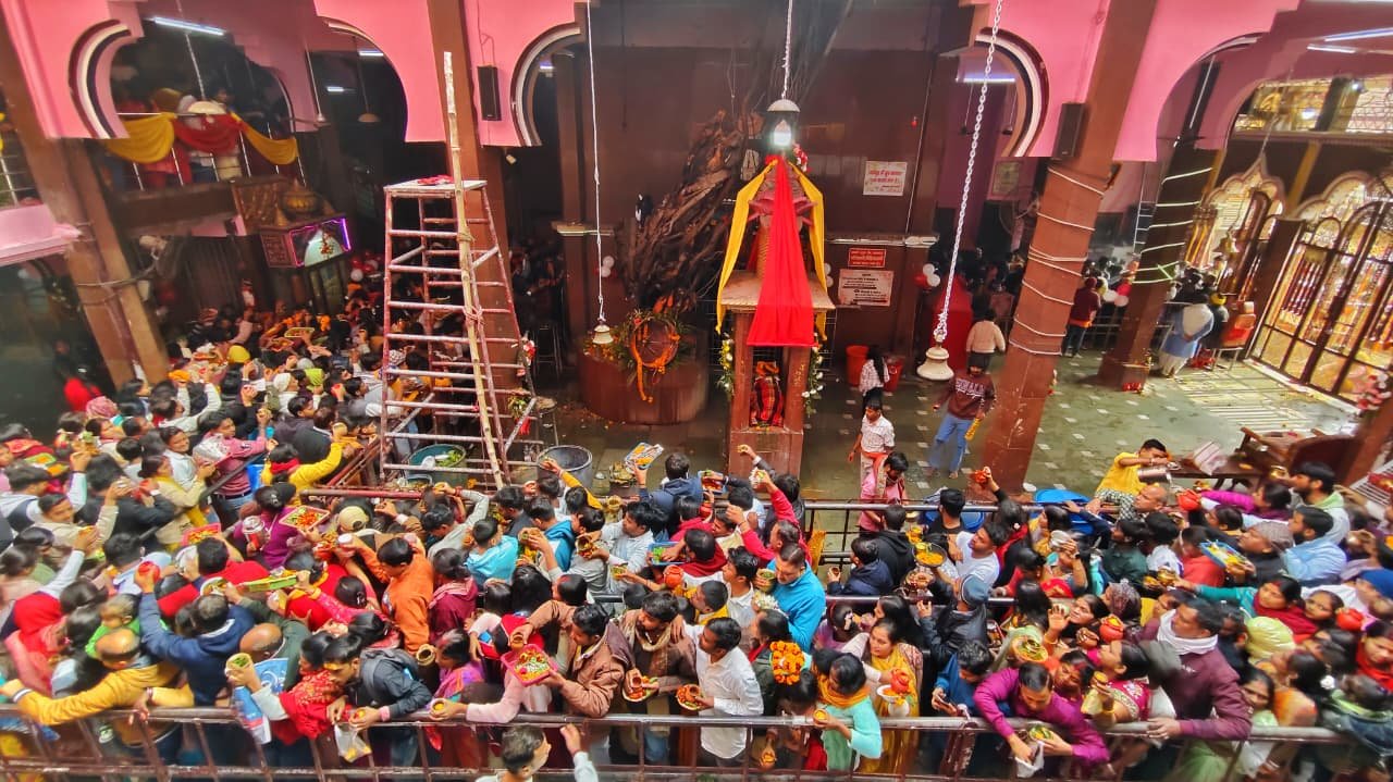 मंदिर प्रांगण 2